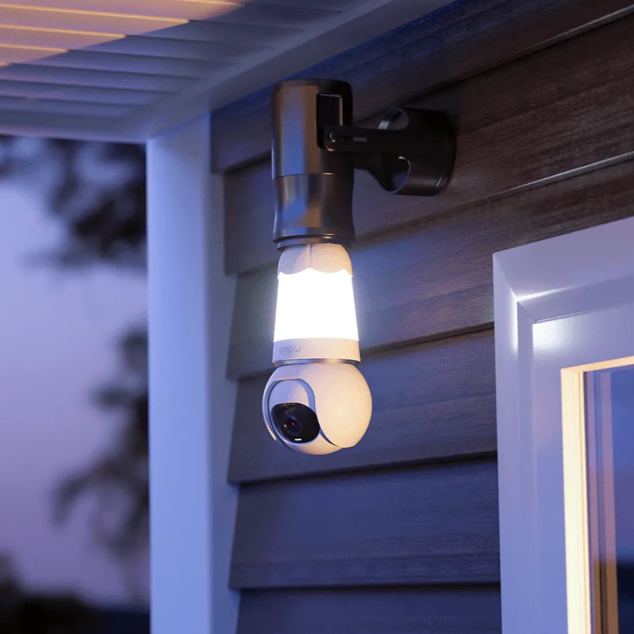 IMOU Bulb Cam 2K WiFi Panoramic PT Security camera (3MP) installed in light fitting on outdoor patio